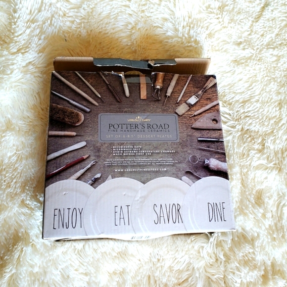 NIB Potters Road 8.5 inch dessert plates - Picture 2 of 6